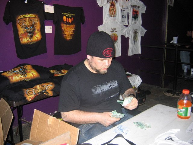 davesellingmerchmay20062.jpg